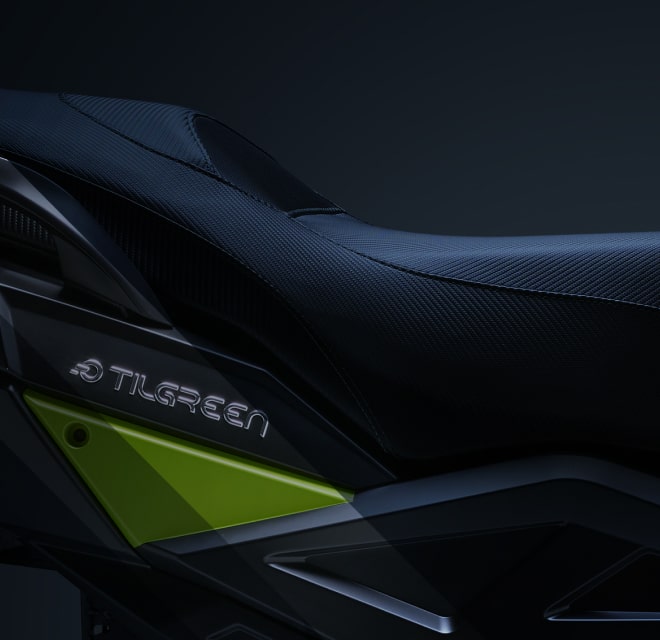 Sportif, électrique et puissant maxi-scooter