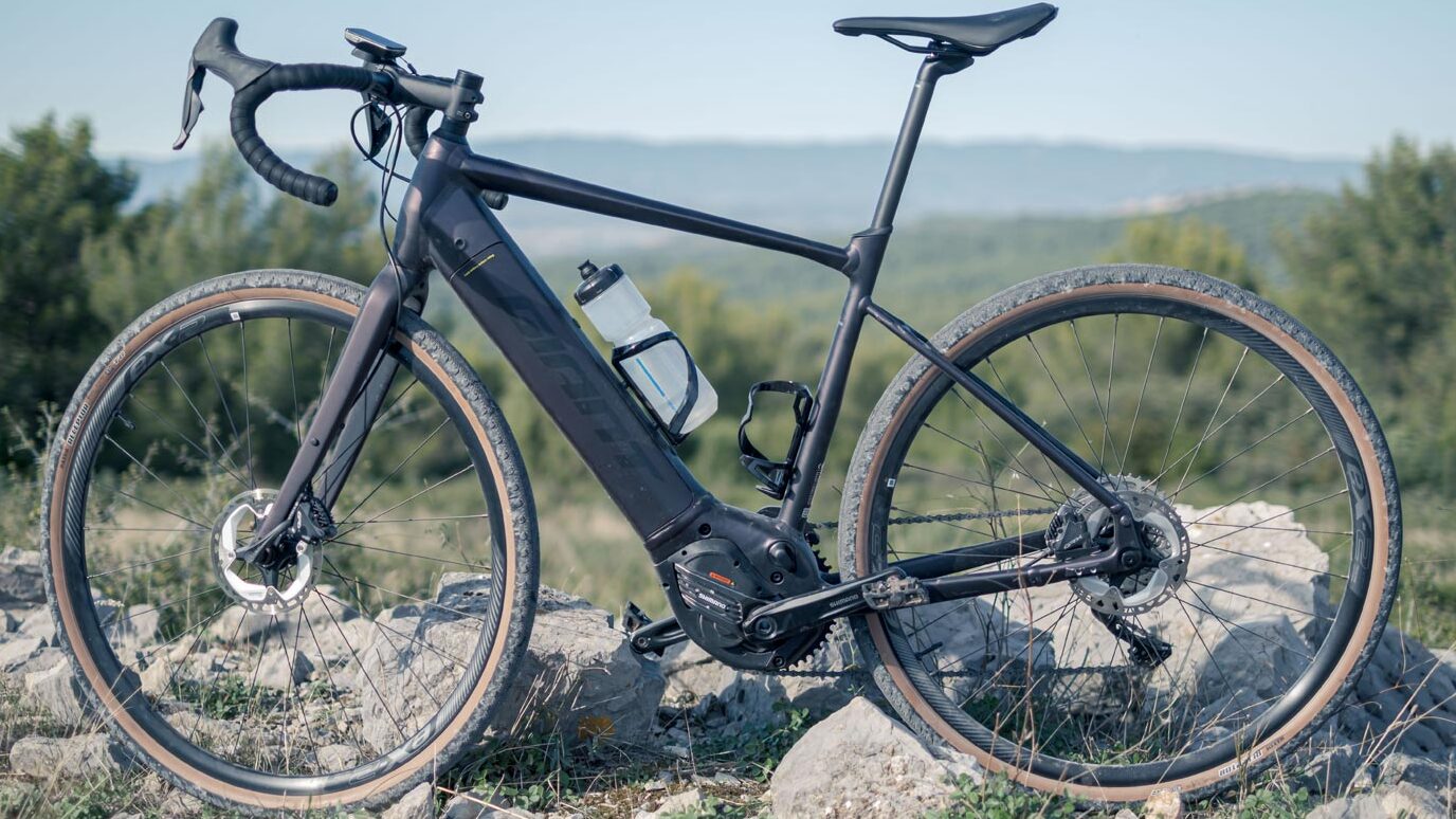 Vélo électrique de course pour homme Le Giant Revolt E+