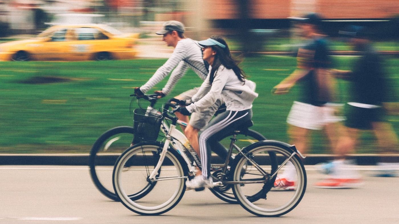 Quelle est la vitesse maximale d'un vélo électrique ? vélo qui roule vite
