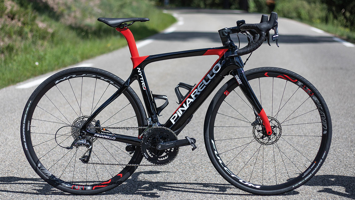Vélo électrique de course pour femme Le vélo de route Nytro de Pinarello