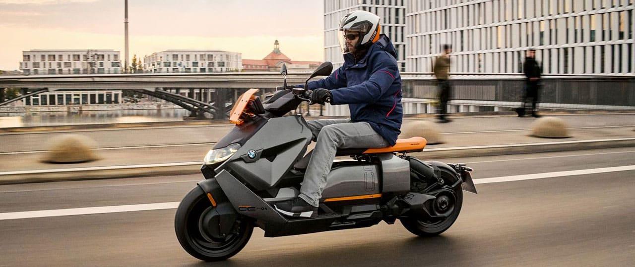 Un scooter électrique bmw