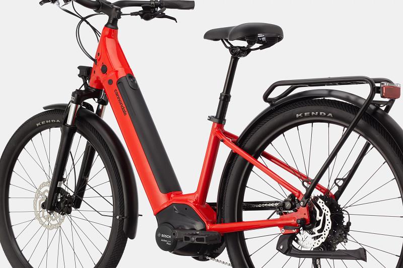 Un vélo rouge de ville
