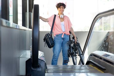 Vélo électrique pliant dans les transports autorisé ou pas ? Réponses et infos pratiques