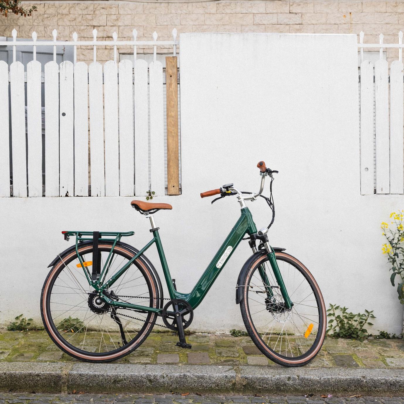 Un vélo électrique de ville Brumaire