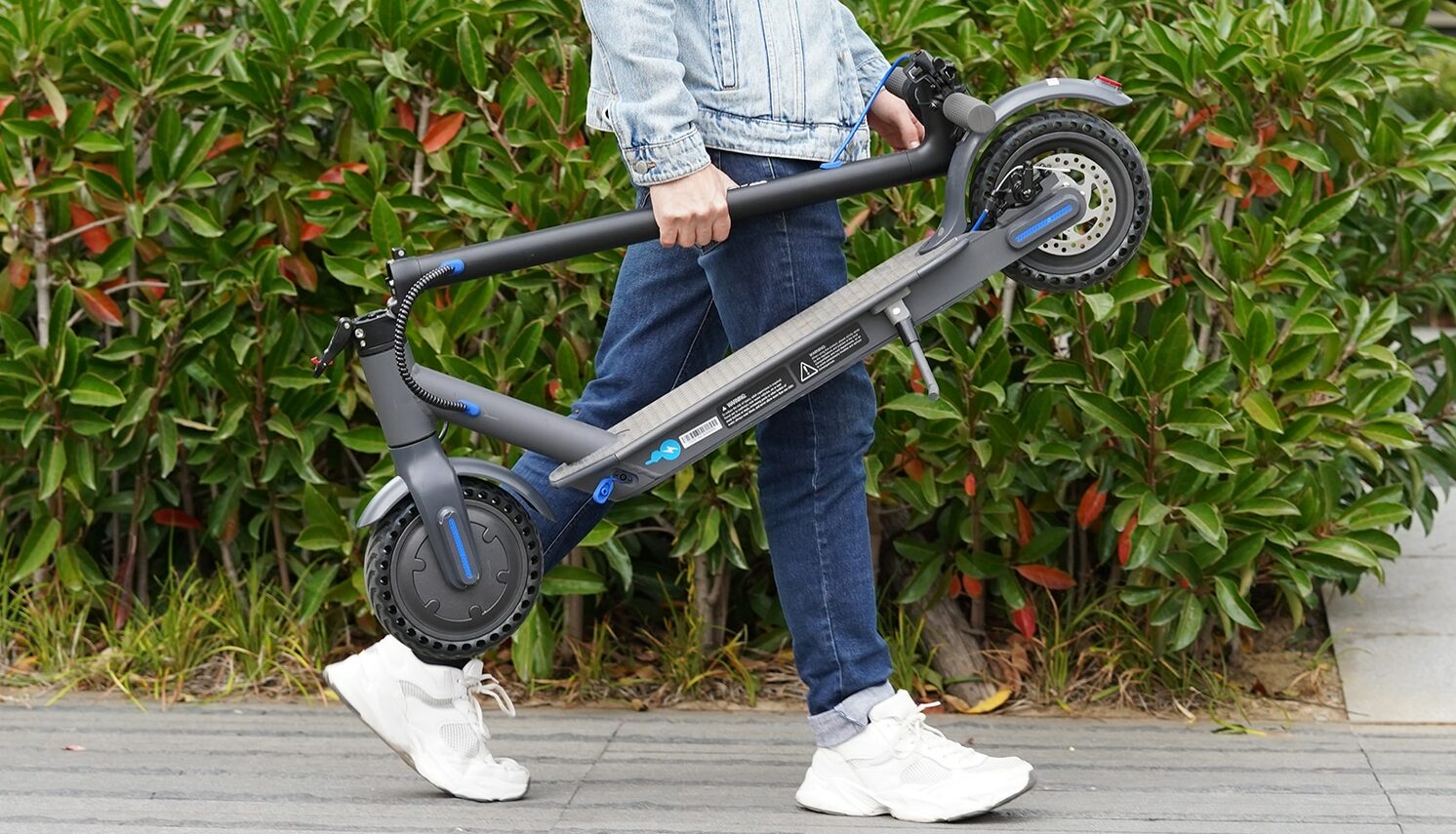 trottinette électrique à système pliable