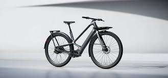 Un vélo électrique Orbéa gris 