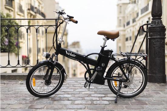 Un vélo électrique Vélair au milieu de la route